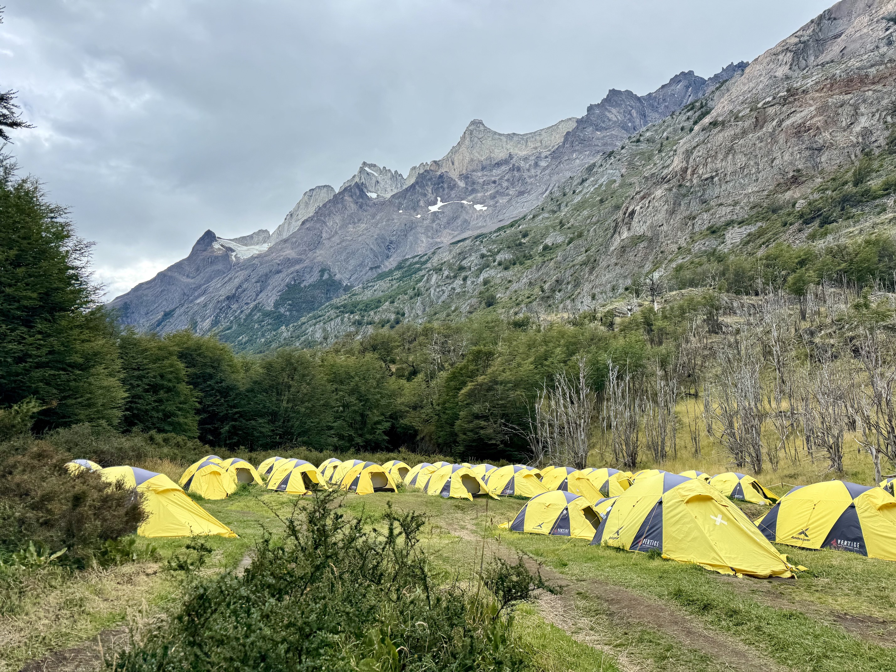 W Trek, Grey Refugio